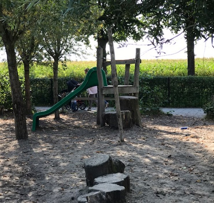 4. Speelplaats 2.JPG