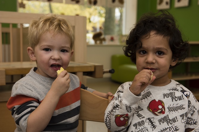 /media/134372/voeding-samen-fruit-eten.jpg /media/134372/voeding-samen-fruit-eten.jpg