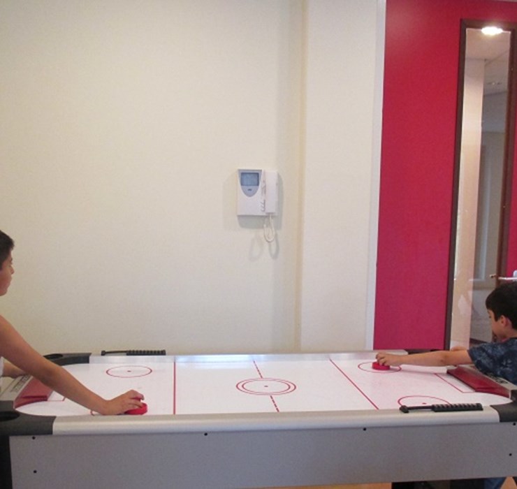 Air hockey_Mozaiek.jpg