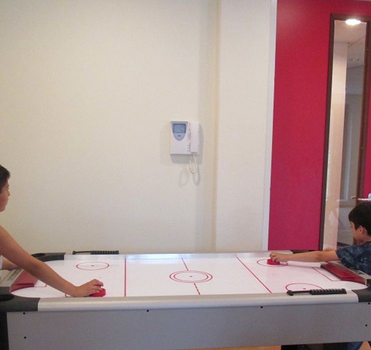 Air hockey_Mozaiek.jpg