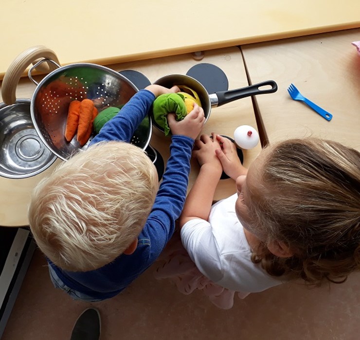spelen in keuken.jpg